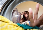 Nguyên nhân và cách xử lý mùi hôi bên trong máy giặt của gia đình bạn